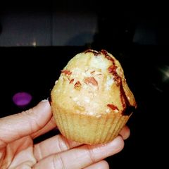 A picture of Muffins.