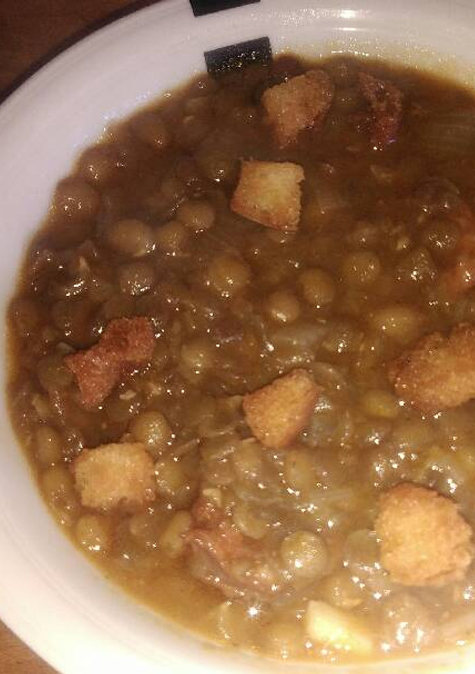 Una foto de Lentejas guisadas con picatostes