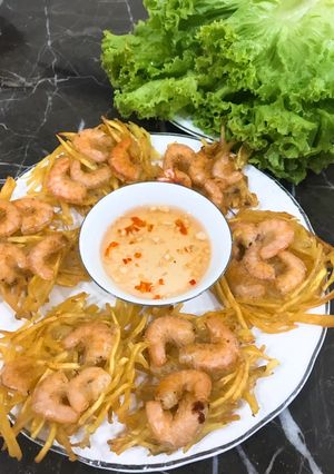 Hình của món Tôm khoai lang chiên bột.