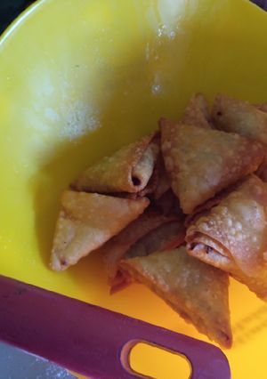 A picture of Samosas.