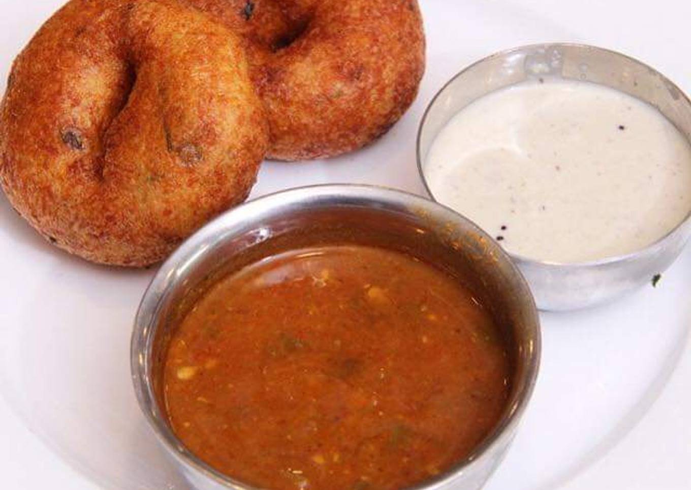 Vada with coconut chutney and sambhar