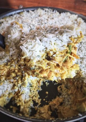 A picture of Dill rice with creamy chicken.