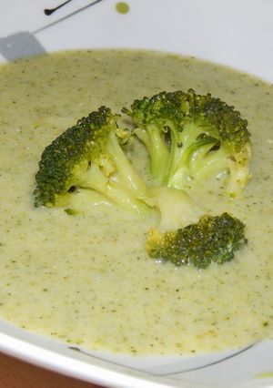 Brokkolifőzelék recept fotója