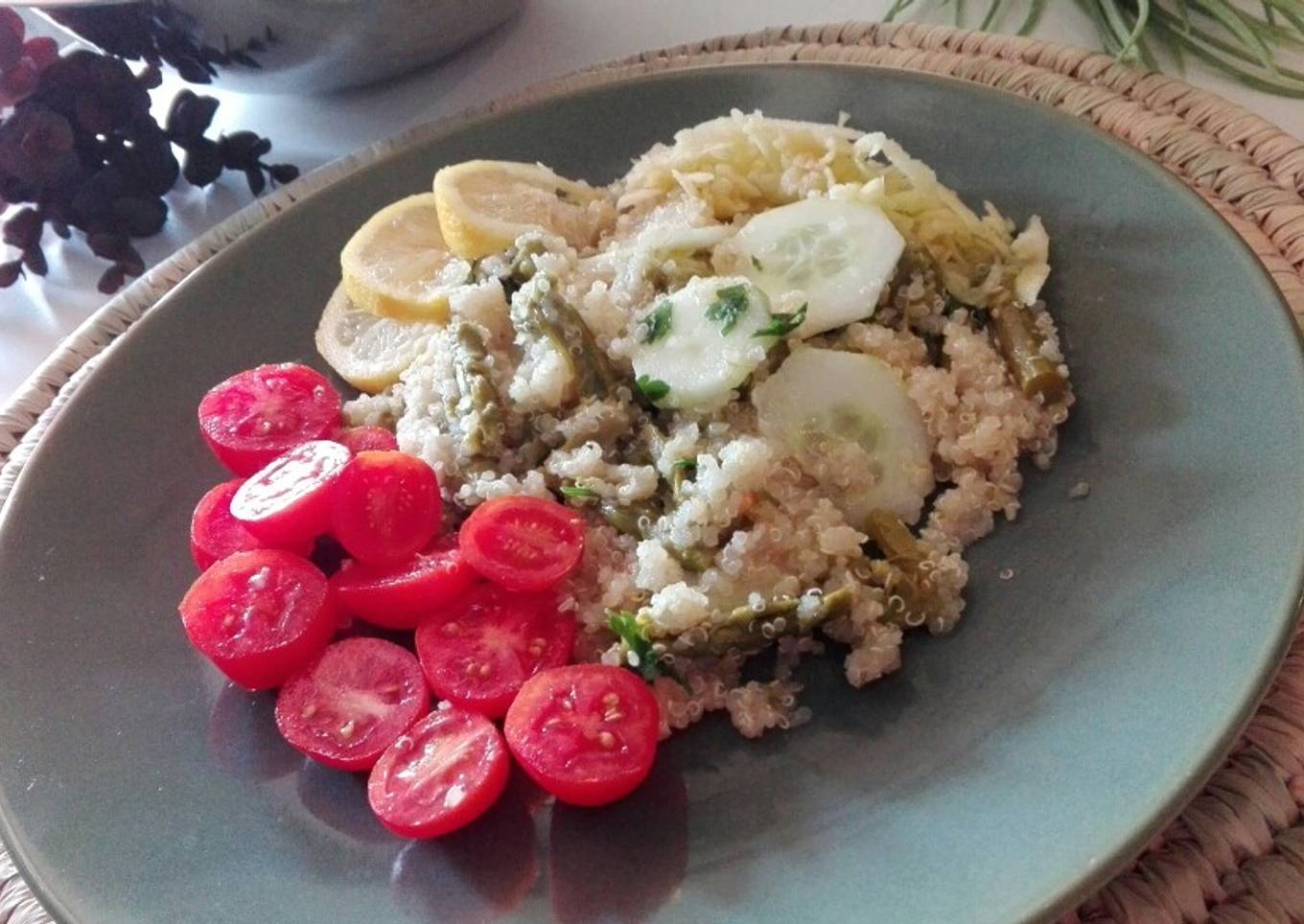 Ensalada de quinoa con espárragos verdes