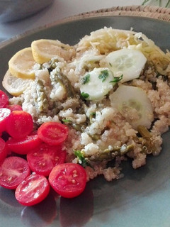 Una foto de Ensalada de quinoa con espárragos verdes