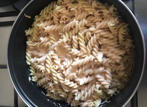 Una foto de Fusilli con crema de chipotle