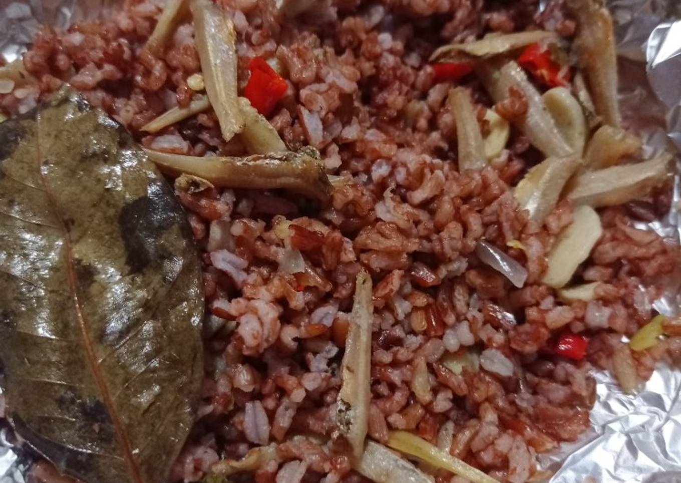 Nasi merah bakar teri