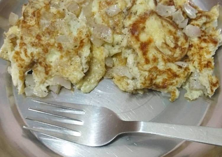 Recipe of Ultimate Milk Onion Omelete