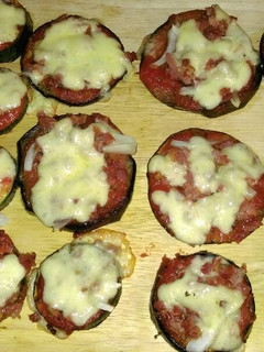 Una foto de Mini pizzas de calabacín y berenjena