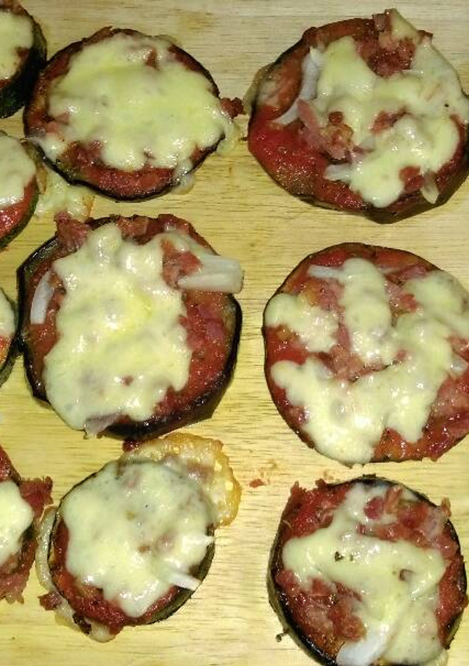 Una foto de Mini pizzas de calabacín y berenjena