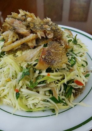 Hình của món Gỏi xoài khô cá sặc.
