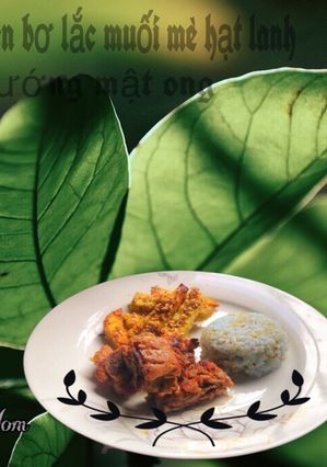 Hình của món Khoai lang chiên bơ lắc muối mè - hạt lanhSườn nướng mật ong.