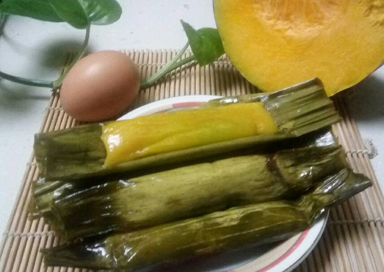 Resep 9. Kue Timpan Labu Kuning Isi Srikaya yang Lezat