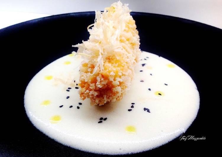 Merluzzo croccantissimo con fonduta di provola dolce e cipolla disidratata