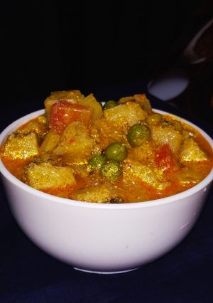 A picture of Banana Curry With Coconut & Poppy seed gravy.
