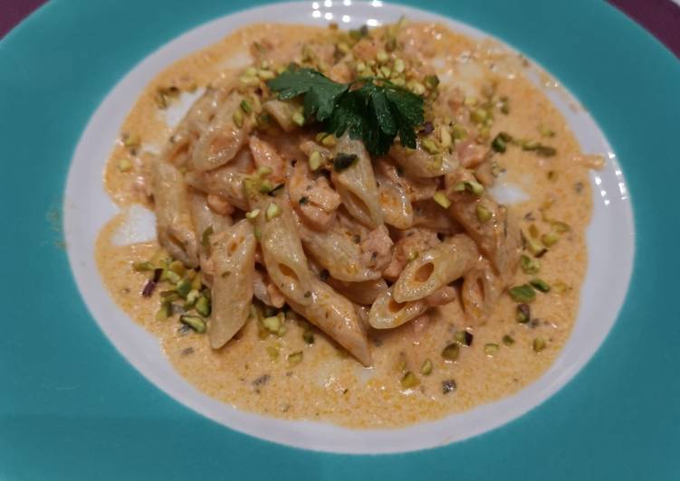 Pennette al salmone e pistacchi