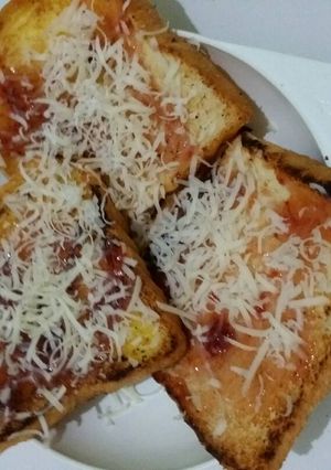 Foto resep Roti Bakar Topping Strawberry dan Keju