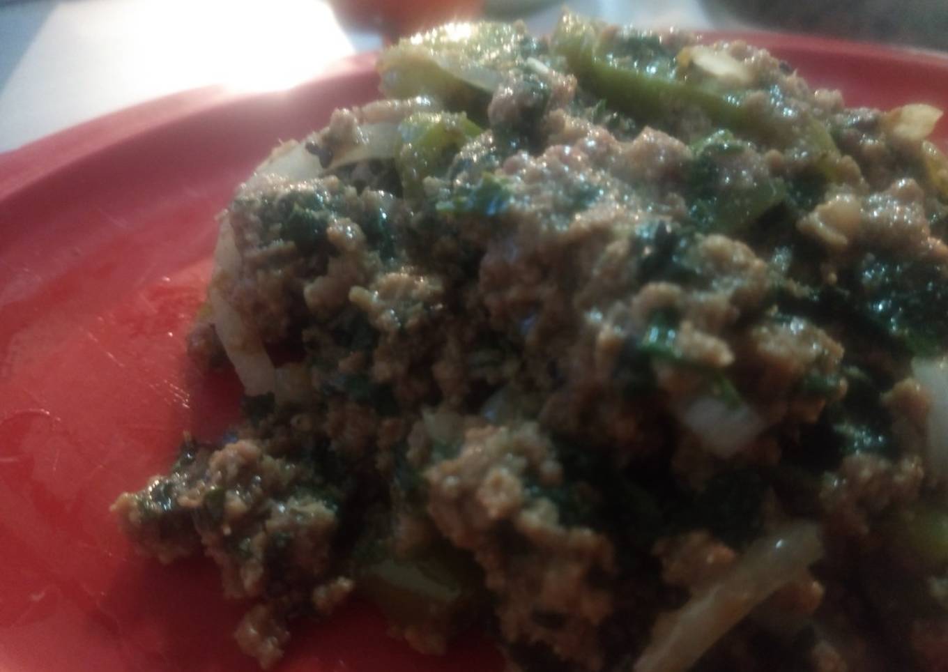 Carne molida con espinacas estilo asiático