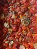 Tomate cherry confitado com dentes de alho