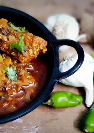 A picture of Onion fish curry or fish pyaza.