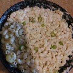A picture of White sauce pasta.