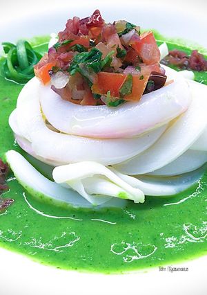 Foto di Spaghetti di calamaro con crema di piselli e rucola