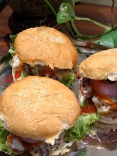 চিকেন বার্গার(chicken burger recipe in Bengali) রেসিপির প্রধান ছবি