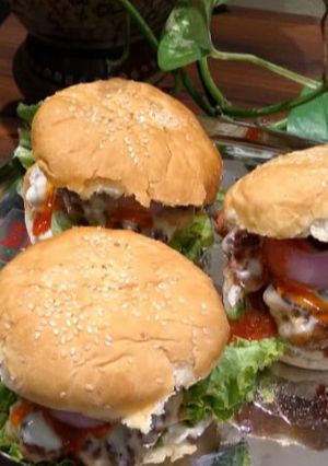 চিকেন বার্গার(chicken burger recipe in Bengali) রেসিপির প্রধান ছবি