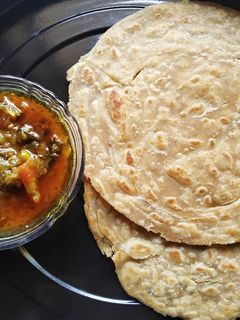 भेंडी मसाला विथ लच्छा पराठा (bhendi masala with laccha parathi recipe in marathi) रेसिपी चे मुख्य फोटो