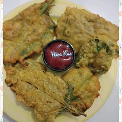 A picture of Palak pakoray.
