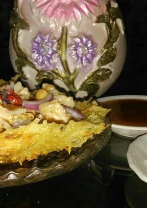 A picture of Potato basket chaat.