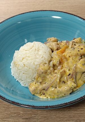 Una foto de Pollo en salsa al achiote con mango