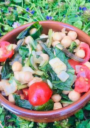A picture of Espinacas con Garbanzos (chickpeas and spinach tapas) 🌱.