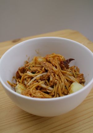 A picture of Mee goreng / Fried GF pasta.