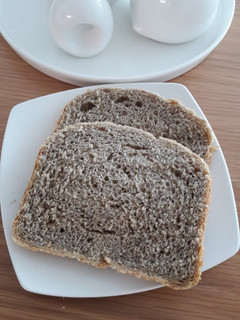 Una foto de Pan blanco con té chai en panificadora
