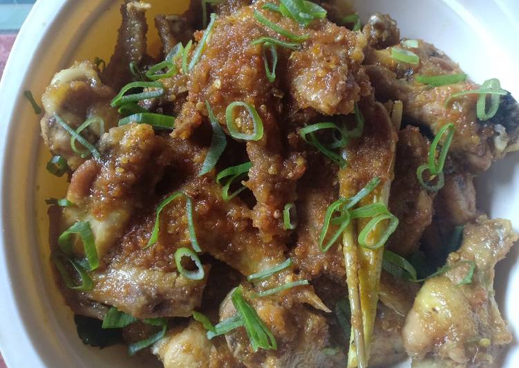 Bagaimana memasak Ayam rica rica super pedas, Enak Banget