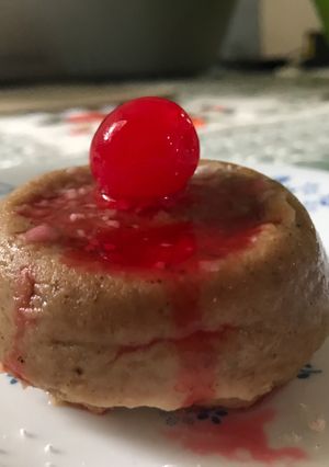 Una foto de Mug cake vainilla y cerezas