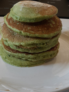 Una foto de Hot cakes Hulk 💚 (espinaca)
