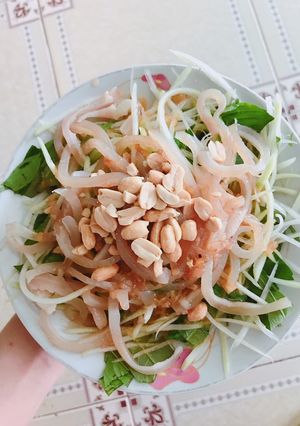 Hình của món Gỏi đu đủ da heo sốt me.