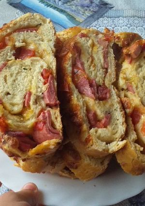 O poză a rețetei Plăcintă cu ingrediente de pizza.