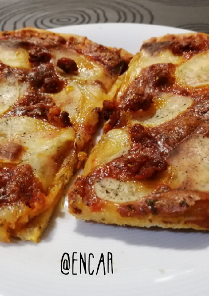Una foto de Pizza de patata y chistorra