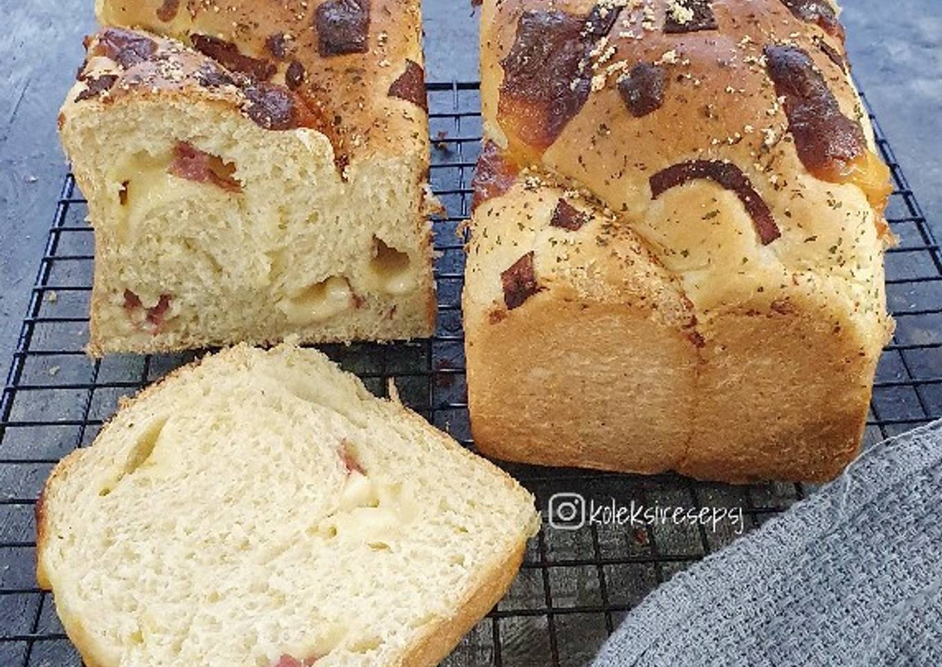 Cheese smocked beef loaf bread (roti)