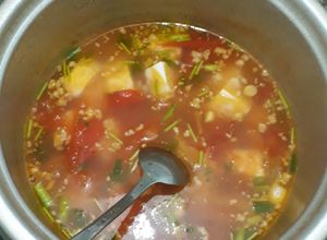 Hình của món Canh cà chua thịt bằm đậu hũ non.