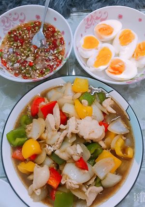 รูปของ ไก่ผัดพริกยักษ์ หรือผัดพริกหวาน นั่นเอง😁😁😁😁😁😁😁