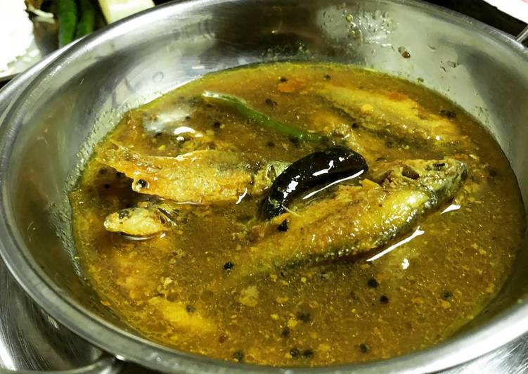 Puthi Macher Tok (Bengali Fish Curry)