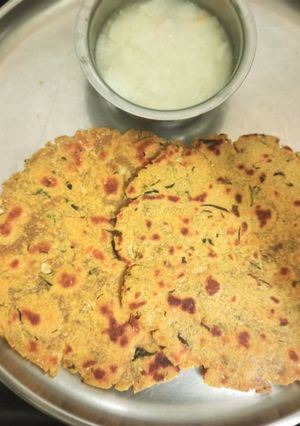 મેથી ના થેપલા(Methi na thepla recipe in Gujarati) રેસીપી મુખ્ય ફોટો