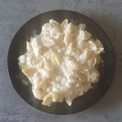 A picture of Conchiglie with Cheese Sauce.