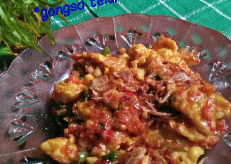 <em>gongso telur khas Semarang</em>
