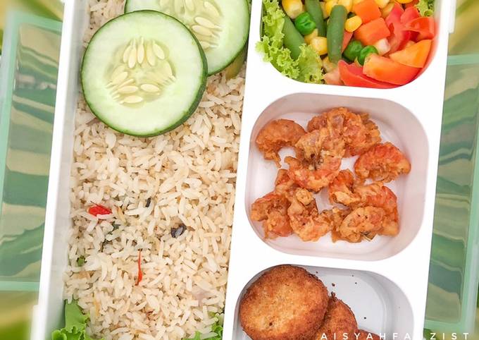 #5 Bekal Kantor Nasi Goreng + Salad Sayur + Nugget + Udang