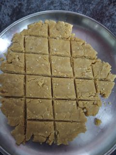 ગોળ પાપડી ઓવન માં રેસીપી મુખ્ય ફોટો